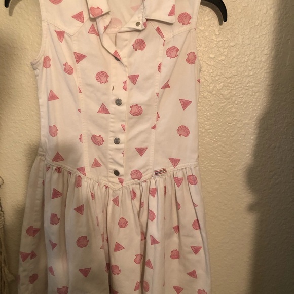 Vintage Guess by Marciano White Sleeveless Dress with Pink Shell Print. Girls 8
